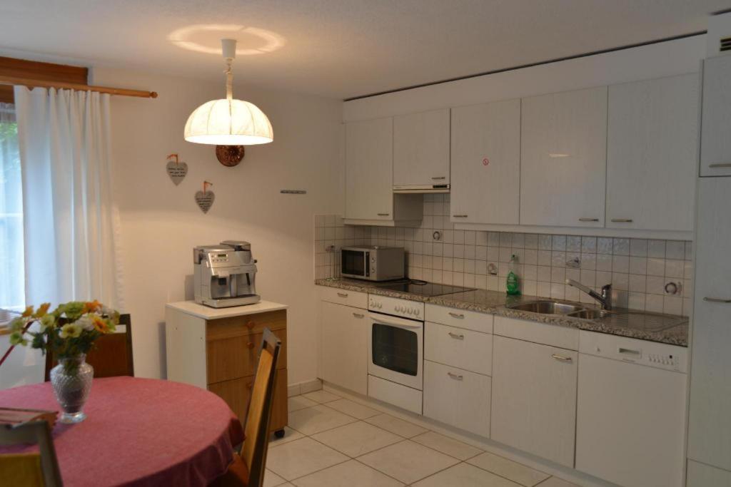 Bed And Breakfast - Die Aelplersuit Fuer Backpackers Im Berghuesli Linthal Exterior foto